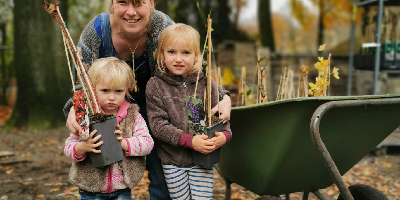 mmmm-natuurisomoptevreten_kinderen-planten-struiken_GLE