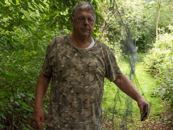 Joop van Ardenne bij het mistnet