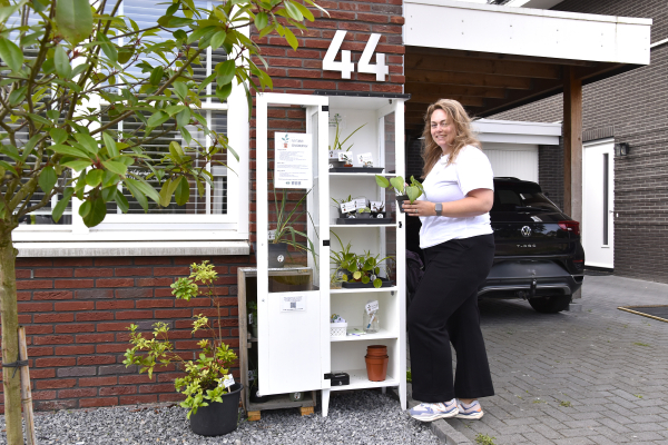 Marinka bij haar Plantenbieb