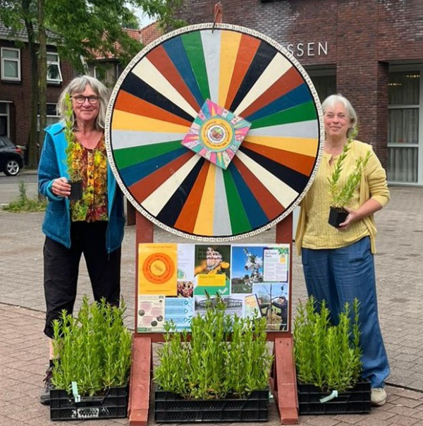 Ina van de Riet (links) en Trudi Oolhorst van de Groene Loper Hof van Twente