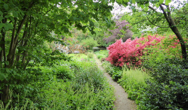 Tuinen Mien Ruys in het late voorjaar.