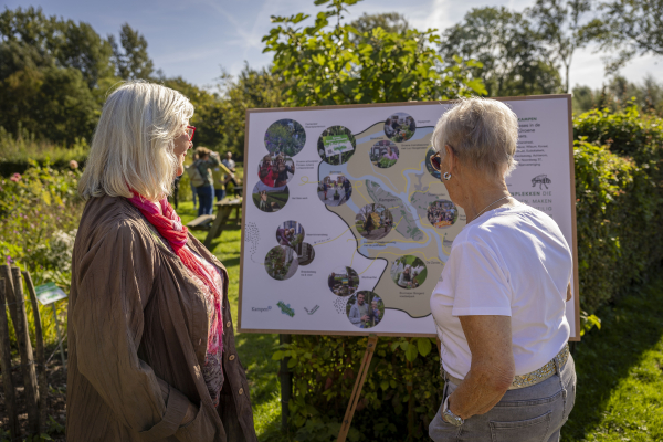 De locaties worden uitgebreid toegelicht door de groene vrijwilligers